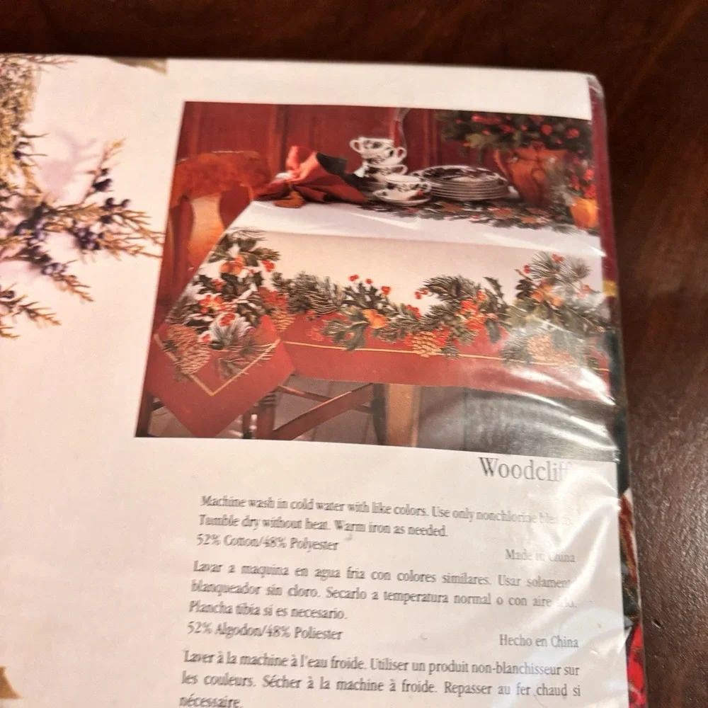 Bardwil Seasons Woodcliff‎ Christmas Tablecloth 60x84 Oblong Rectangular NEW